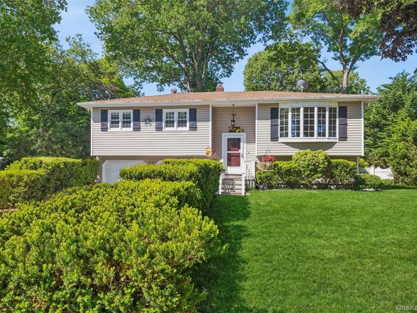 17 Joyce Drive , Riverhead, NY 11901
