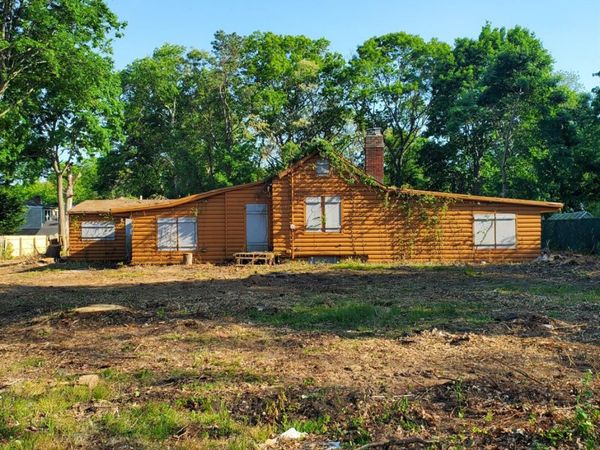 34 Peach Street , Central Islip, NY 11722