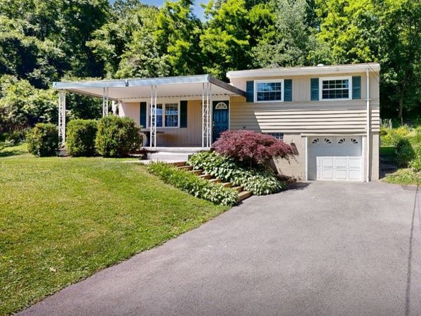 107 Mckenna Dr, Aliquippa, PA 15001