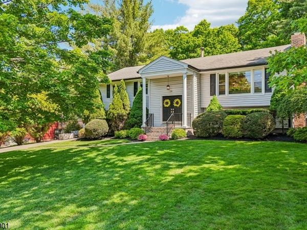 79 W Sheffield St, Oakland, NJ 07436