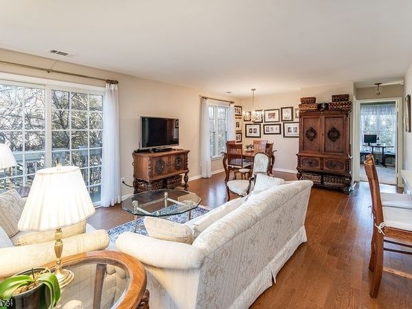290 Potomac Dr Ondo, Bernards, NJ 07920