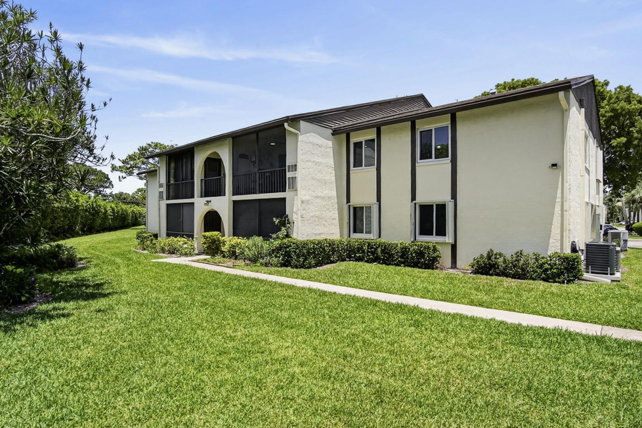 5930 Whispering Pine Way, Greenacres, FL 33463 Photo