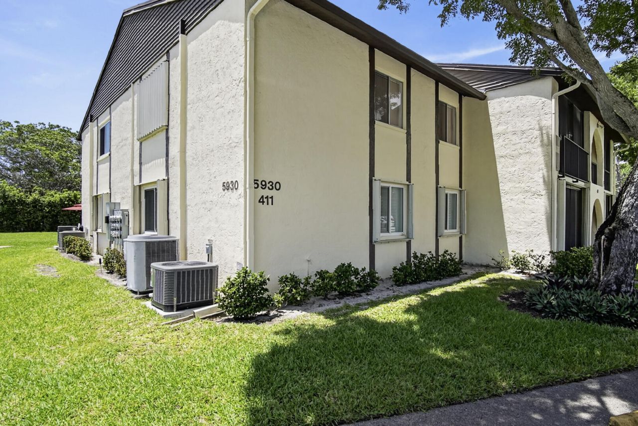 5930 Whispering Pine Way, Greenacres, FL 33463 Photo