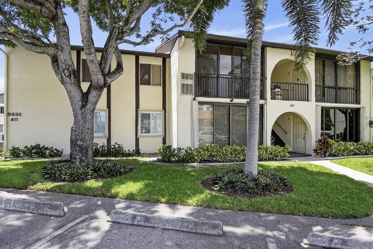 5930 Whispering Pine Way, Greenacres, FL 33463 Photo