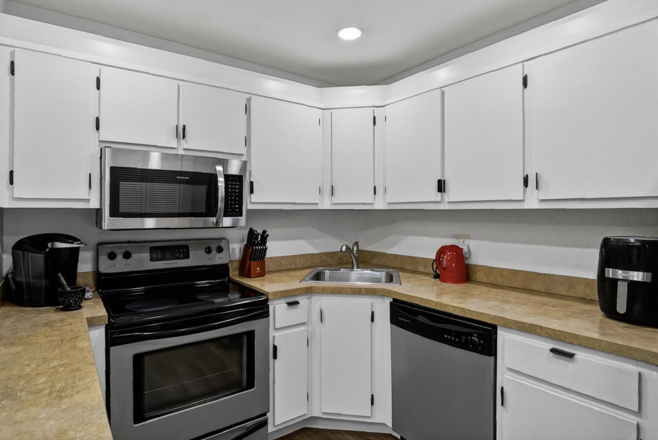 5930 Whispering Pine Way, Greenacres, FL 33463 Photo