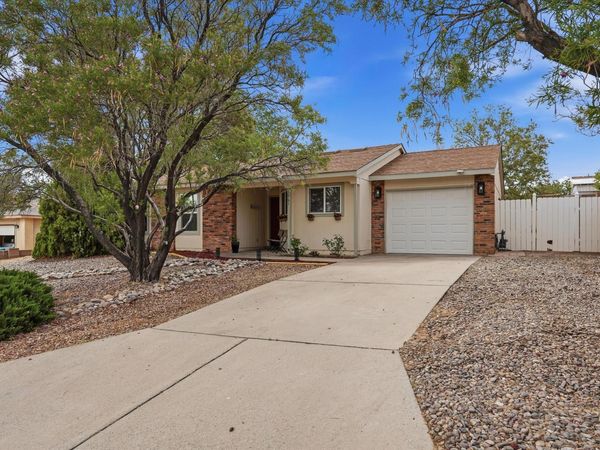 1961 Roanoke Drive NE, Rio Rancho, NM 87144