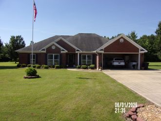 132 Red Oak Columbus, MS 39705