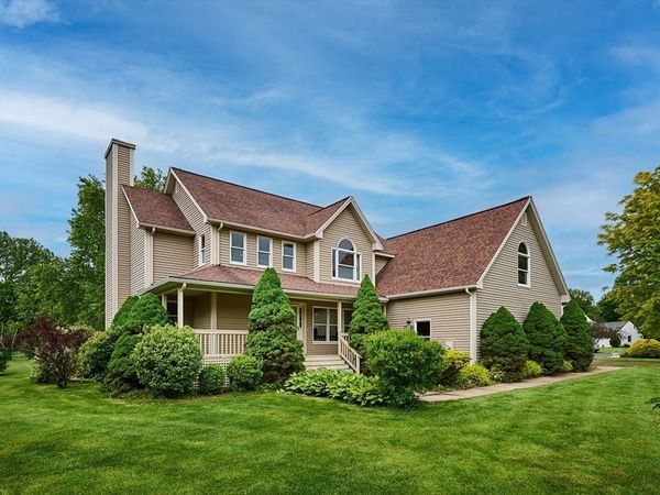 1 Spring Mdws, South Hadley, MA 01075