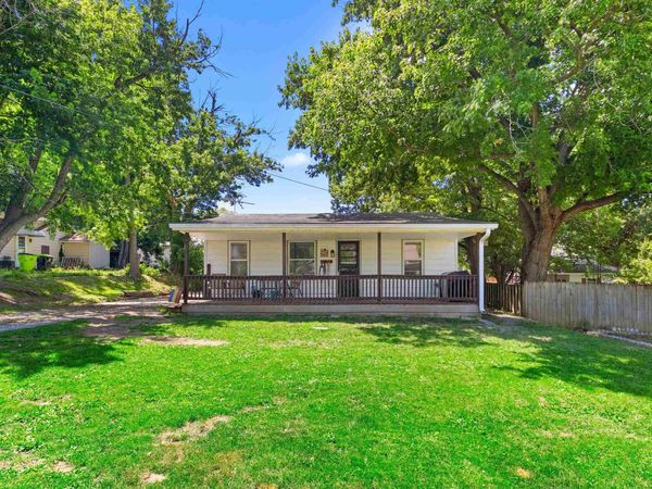 328 E HIGH Street, Creve Coeur, IL 61610