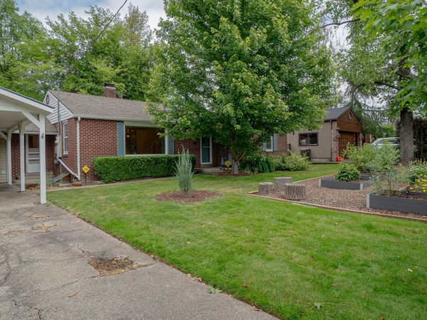 135 S Keene Way Drive, Medford, OR 97504
