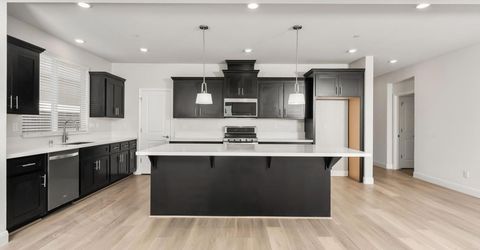 8032 Challis Cir, Roseville, CA 95747 Photo