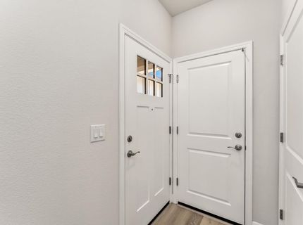 8032 Challis Cir, Roseville, CA 95747 Photo