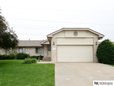 7825 Stonewall Court, Lincoln, NE 68506