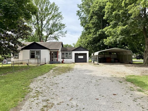 600 E Pearl Street , Aurora, MO 65605