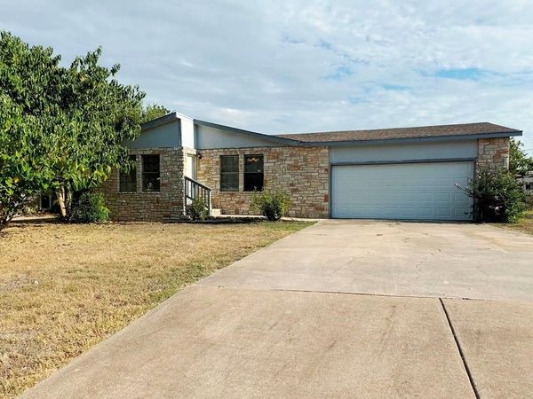 600 Seminole RD , Leander, TX 78641