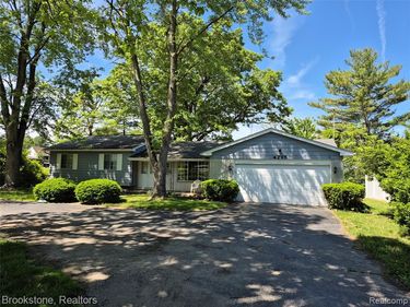 4295 Sashabaw Road , Waterford Twp, MI 48329