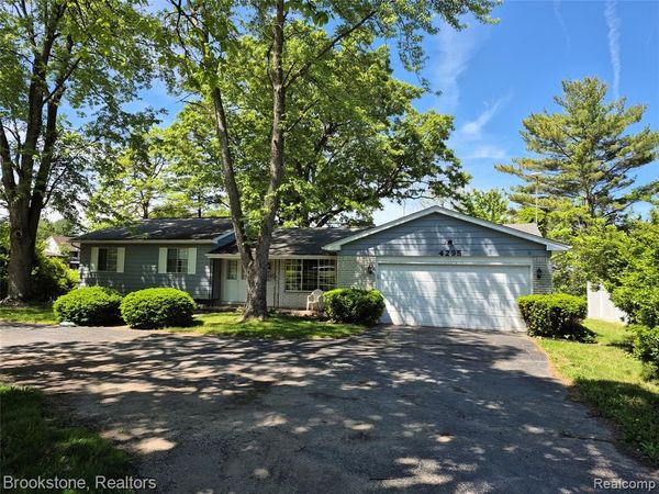 4295 Sashabaw Road, Waterford Twp, MI 48329