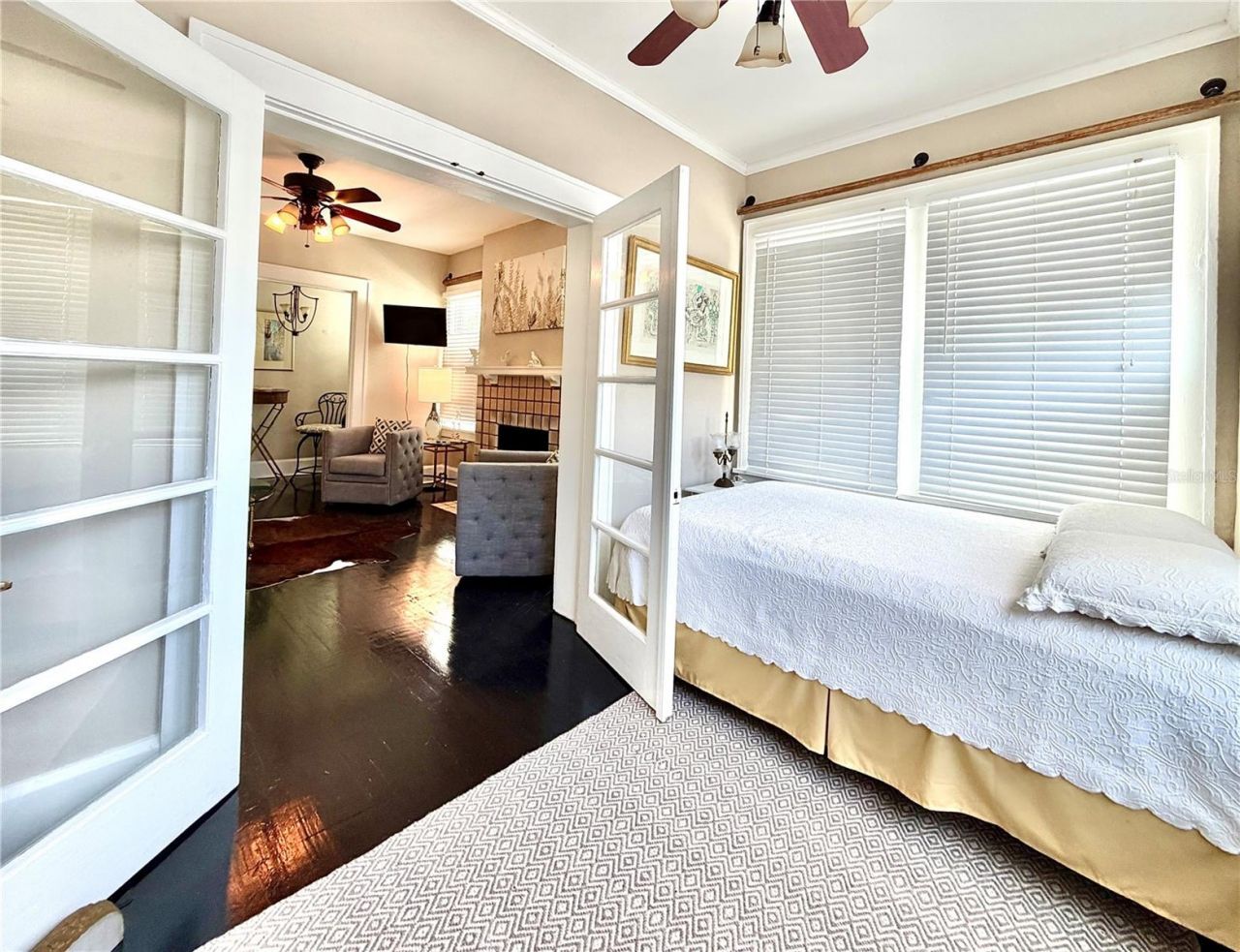 2014 Jackson Street N, Unit 2, Saint Petersburg, FL 33704 Photo