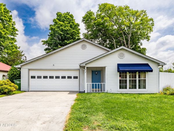 812 S Cedar St, Maryville, TN 37804