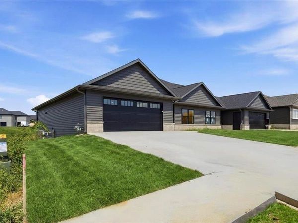 239 Gavin Circle, Peosta, IA 52068