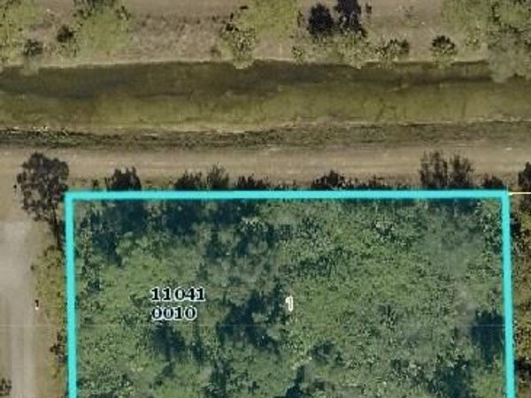 722 Wells AVE , LEHIGH ACRES, FL 33972