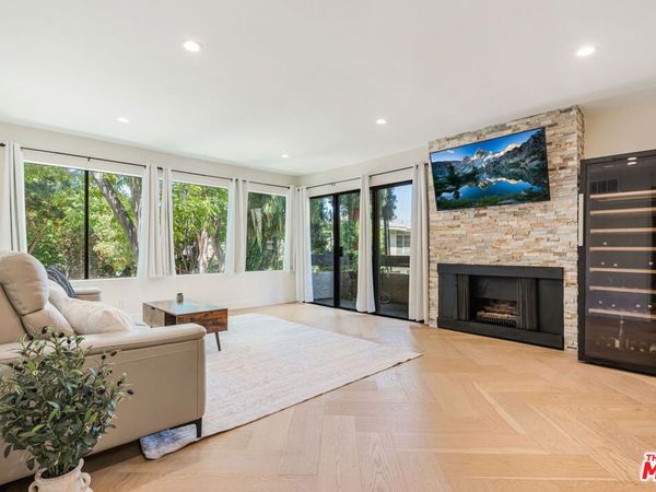 950 N Kings Road , Unit 216, West Hollywood, CA 90069