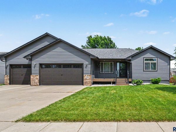 5804 S San Diego Ave, Sioux Falls, SD 57106