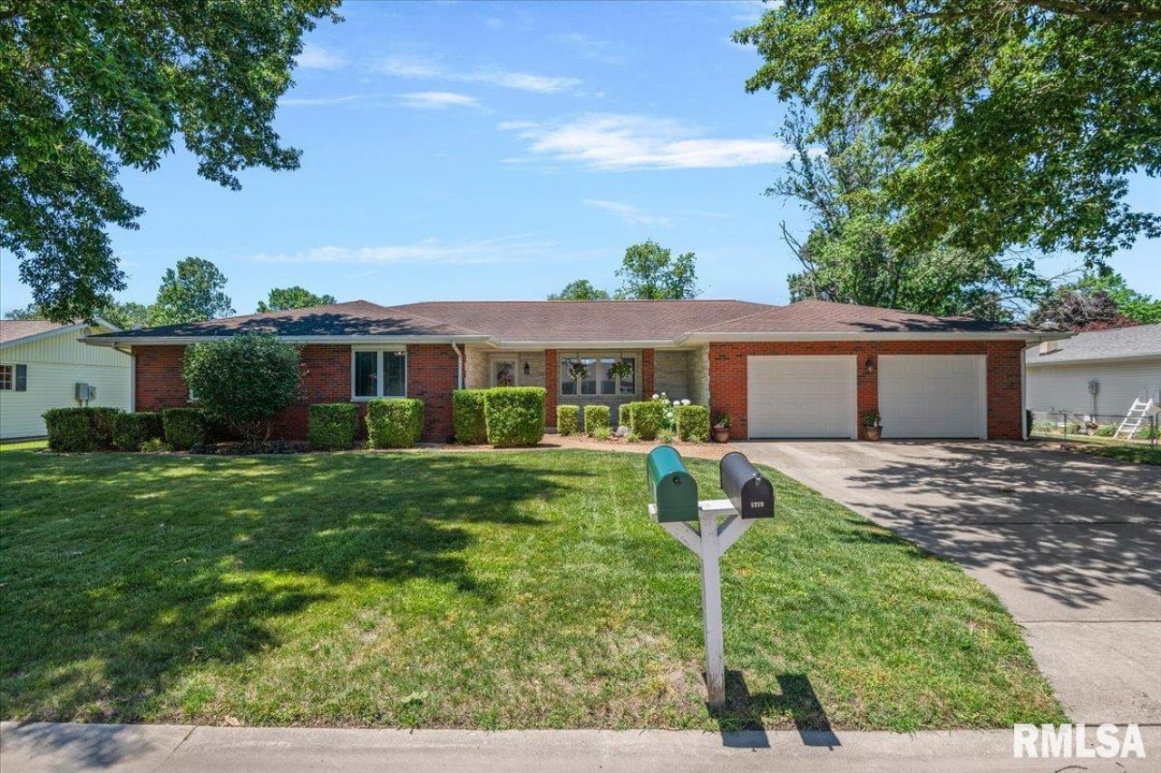 1219 Frisina Street, Pawnee, IL 62558 Main Photo