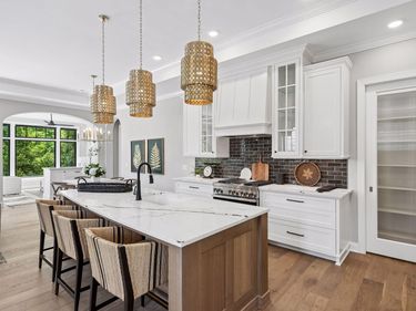 264 Wayzata Boulevard E, Wayzata, MN 55391