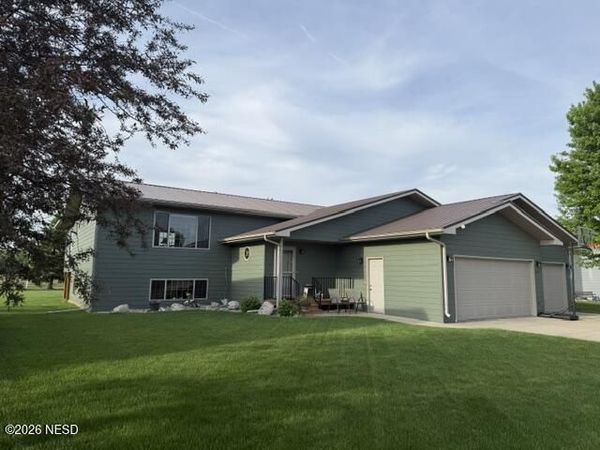 2133 CEDAR DRIVE, Watertown, SD 57201