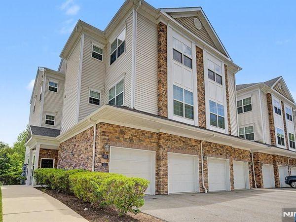 411 Parkview Lane, Rockaway Township, NJ 07866