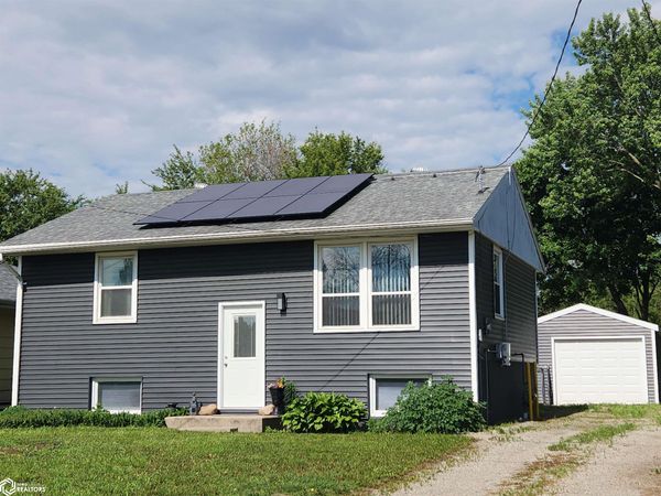 1320 S Hampshire Avenue, Mason City, IA 50401