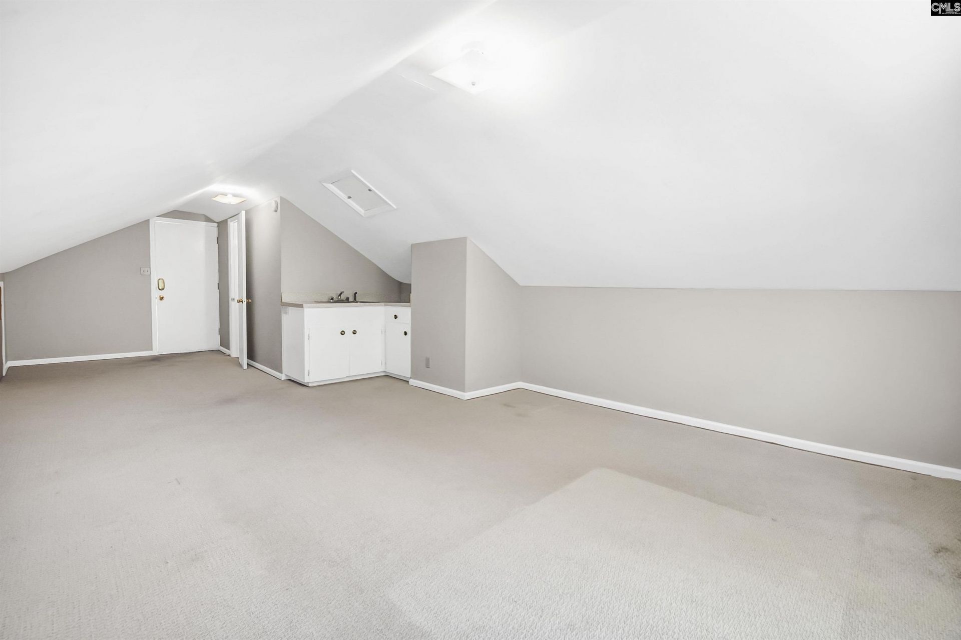702 Buckingham Road Photo 56