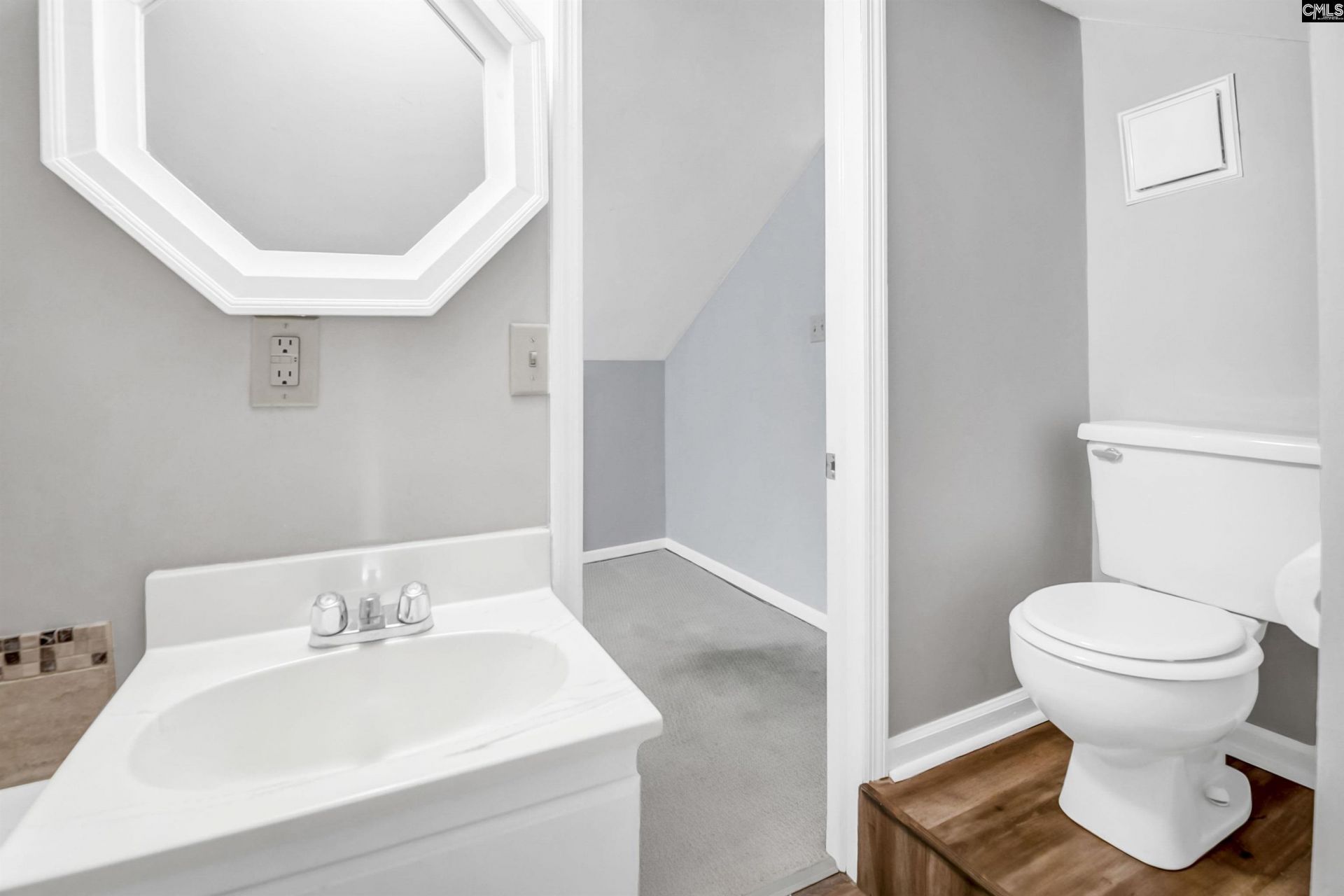 702 Buckingham Road Photo 59
