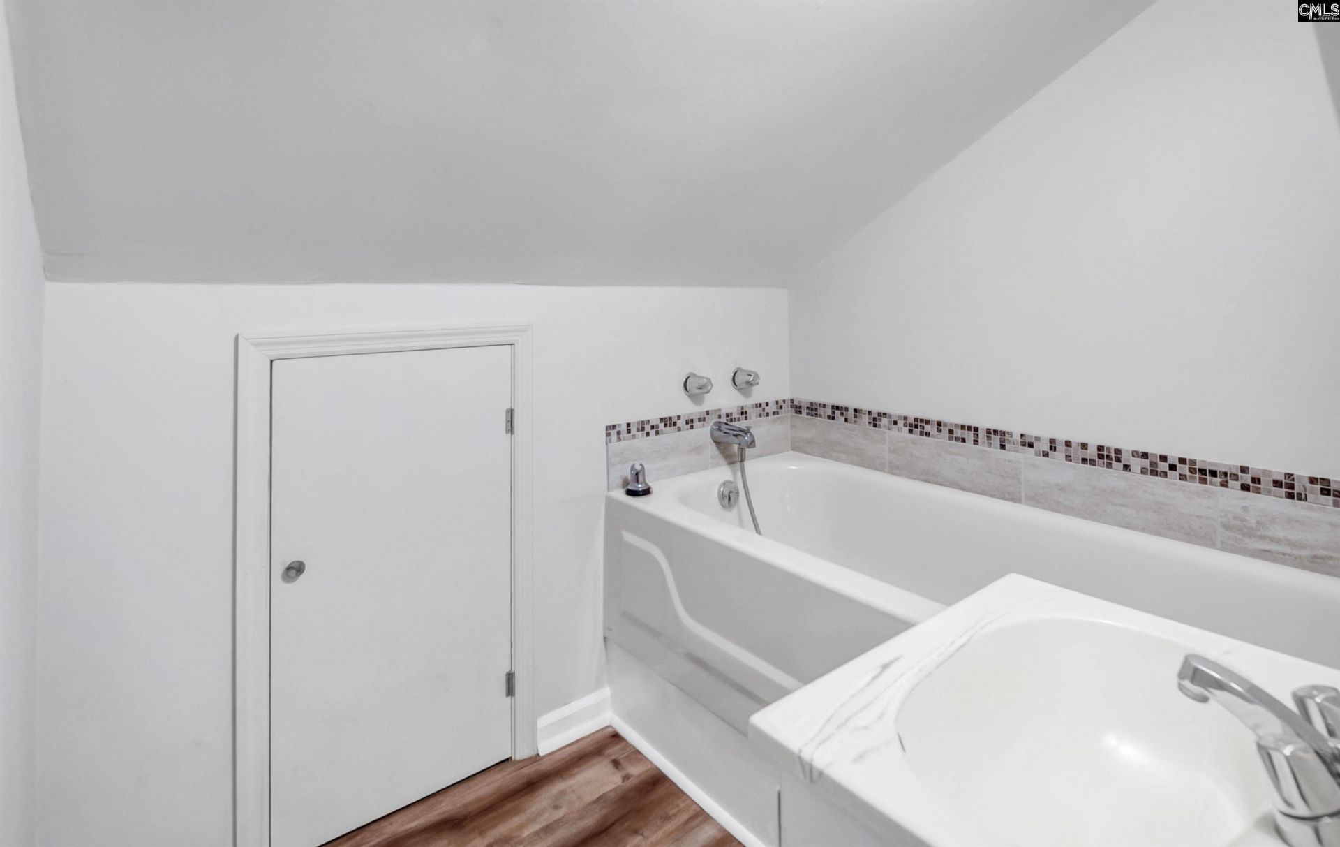 702 Buckingham Road Photo 60