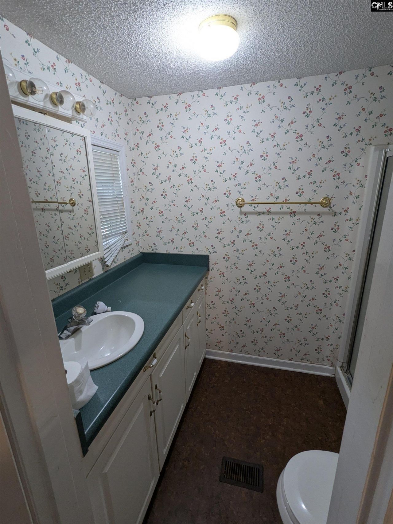 1019 Newberry Road Photo 10