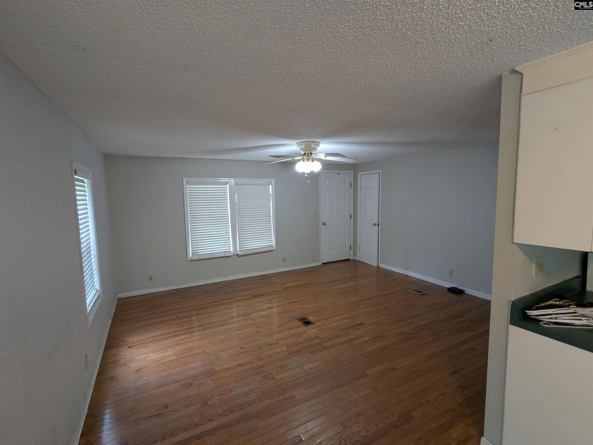 1019 Newberry Road Photo 5