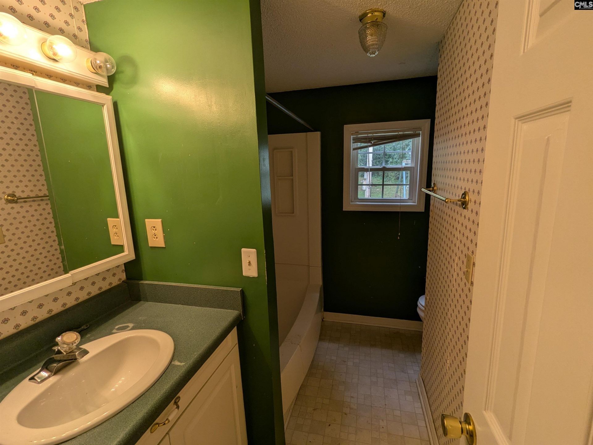 1019 Newberry Road Photo 8