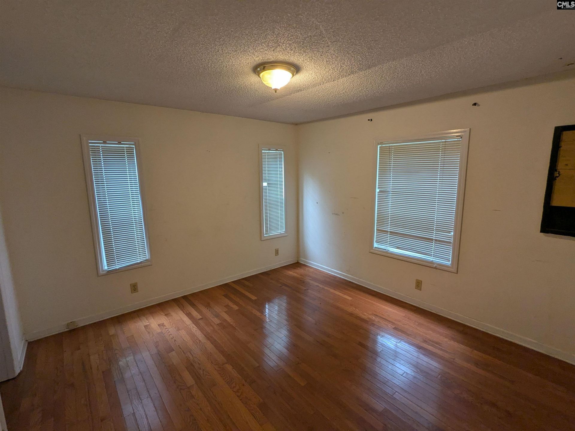 1019 Newberry Road Photo 9