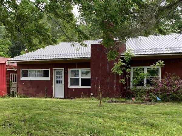 9137 N Sunnyside Dr , Linesville, PA 16424