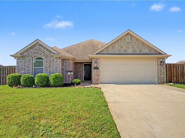 250 Genoa Way , Centerton, AR 72719
