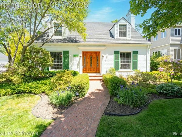 274 Hillcrest Avenue, Grosse Pointe Farms, MI 48236