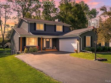 2351 Recreation Drive, West Bloomfield Twp, MI 48324