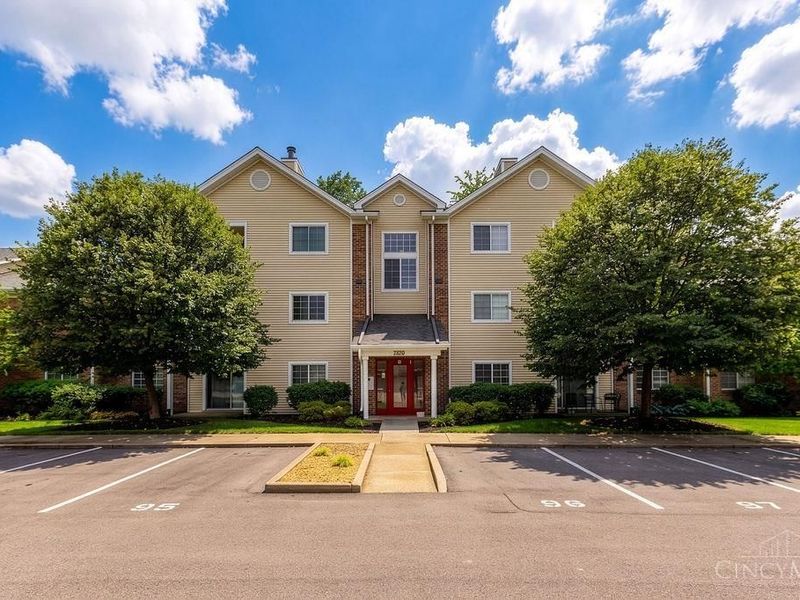120 Carrington Lane, Unit 102, Loveland, OH 45140 Photo 1