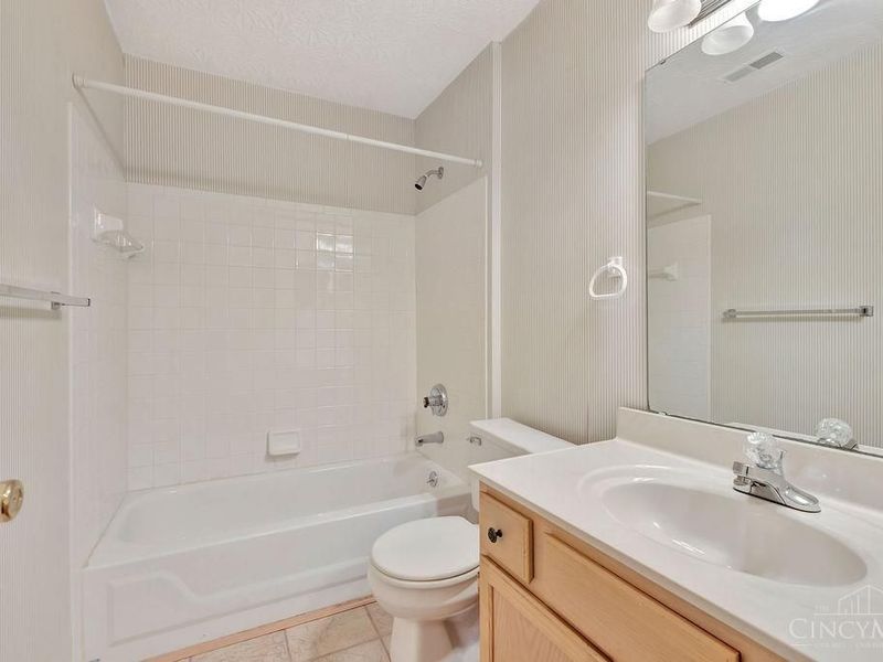 120 Carrington Lane, Unit 102, Loveland, OH 45140 Photo 9