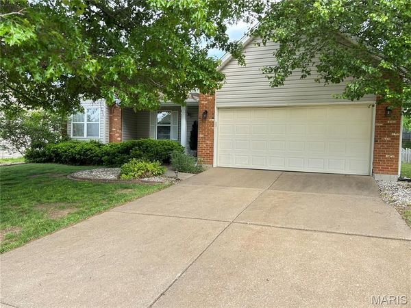10 President Drive , O'Fallon, MO 63368