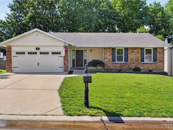 18 Eagle Chase Court , St Peters, MO 63376