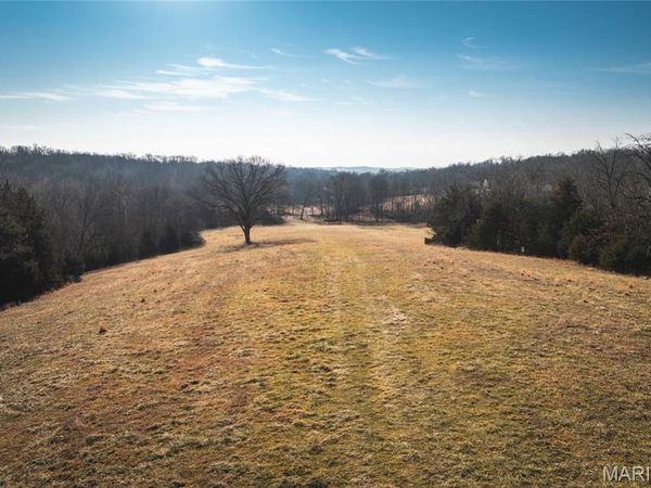 000 Trachsel Ln , Holts Summit, MO 65043