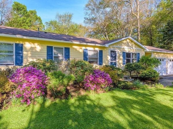 54 Deepwoods Dr, Amherst, MA 01002