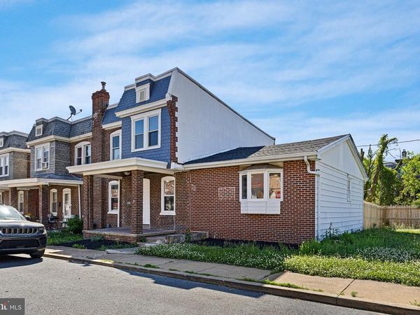 2704 THOMPSON PLACE , WILMINGTON, DE 19802
